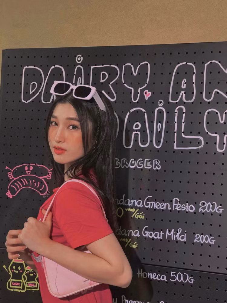 Ngay cả những bức ảnh đời thường cũng không thể nào dìm được người đẹp gốc Thanh Hóa - Ảnh: FBNV