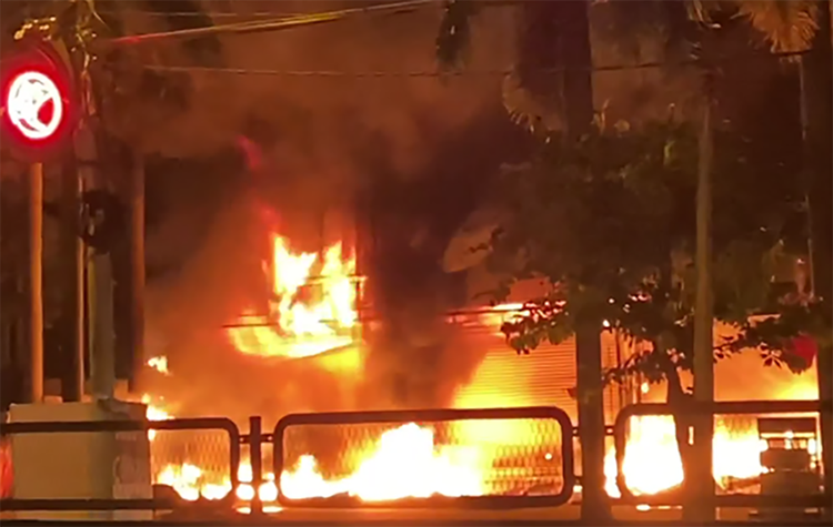 Sáng ngày 1-6, một vụ cháy nghiêm trọng đã xảy ra tại Siêu thị điện máy Media Mart có địa chỉ ở tiểu khu 6 thuộc phường Hải Hòa, thị xã Nghi Sơn.