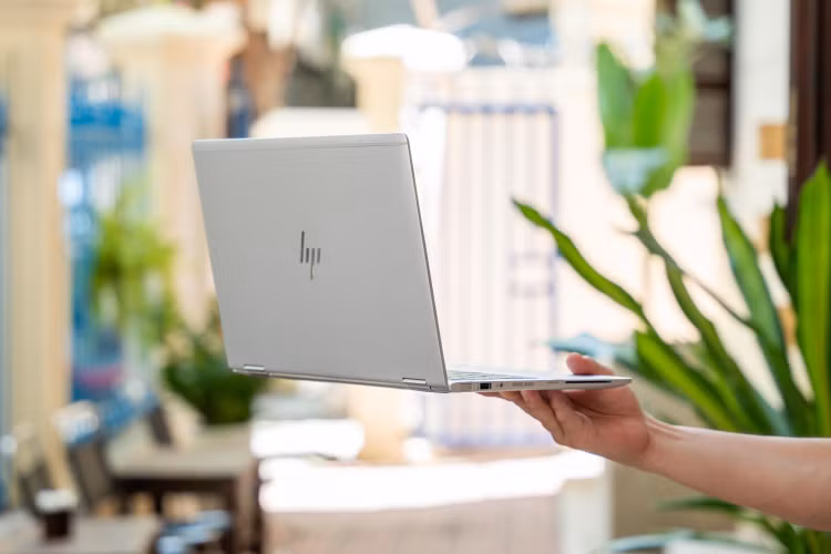 Laptop HP EliteBook X360 1030 G2 có vỏ ngoài được làm bằng hợp kim nhôm nguyên khối.