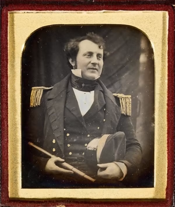 Đại úy James Fitzjames trước khi lên thuyền thám hiểm Bắc Cực.