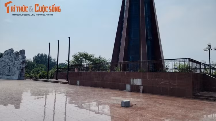 Công trình mang ý nghĩa to lớn và đầu tư vốn lớn nhưng không được bảo vệ, bảo trì, chăm sóc.