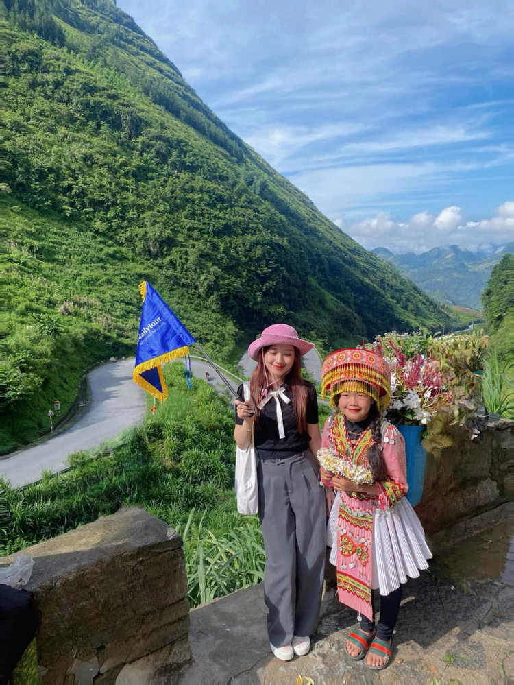 Minh Yến nhân viên kinh doanh của Công ty Vietfoottravel