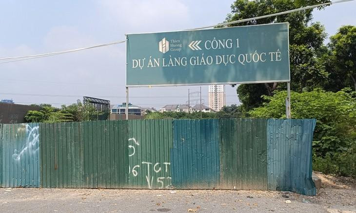 Cổng vào dự án Làng Giáo dục Quốc tế. Cổng vào dự án Làng Giáo dục Quốc tế.