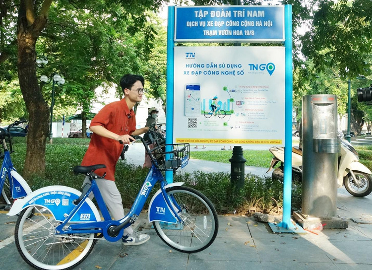 Trạm xe đạp trả phí Vườn hoa 19/8 trên phố Phan Chu Trinh (quận Hoàn Kiếm) được đưa vào vận hành từ ngày 11/8, do nhà đầu tư là Công ty CP Tập đoàn Trí Nam triển khai.