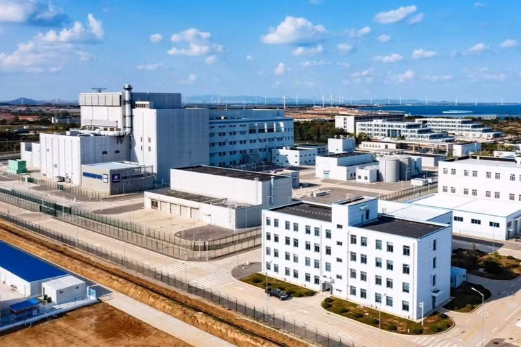 Một góc nhà máy điện hạt nhân thế hệ thứ 4 đầu tiên trên thế giới ở tỉnh Sơn Đông, Trung Quốc. Ảnh: CGTN.