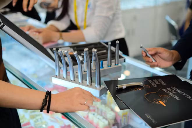 Cùng với sự phát triển của ngành nha khoa, thương hiệu sản phẩm uy tín trở nên quan trọng