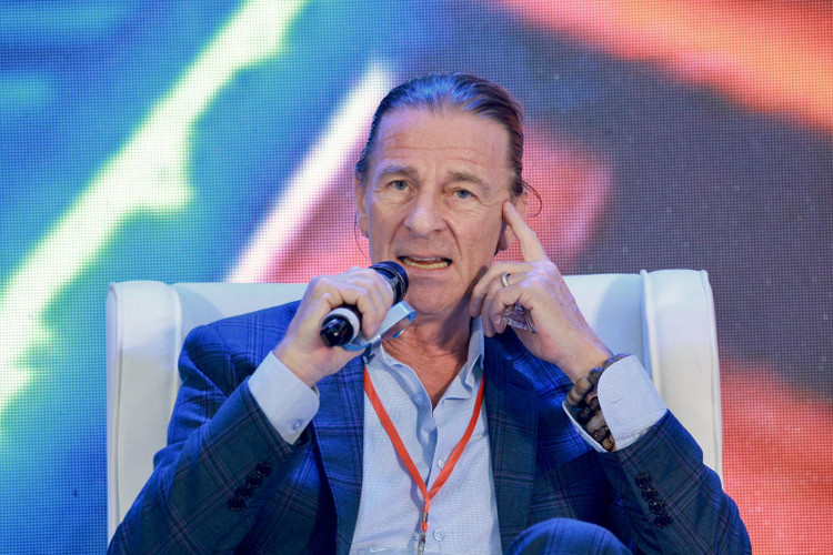 Dominic Scriven OBE - Chủ tịch Hội đồng Quản trị Công ty DCVFM.