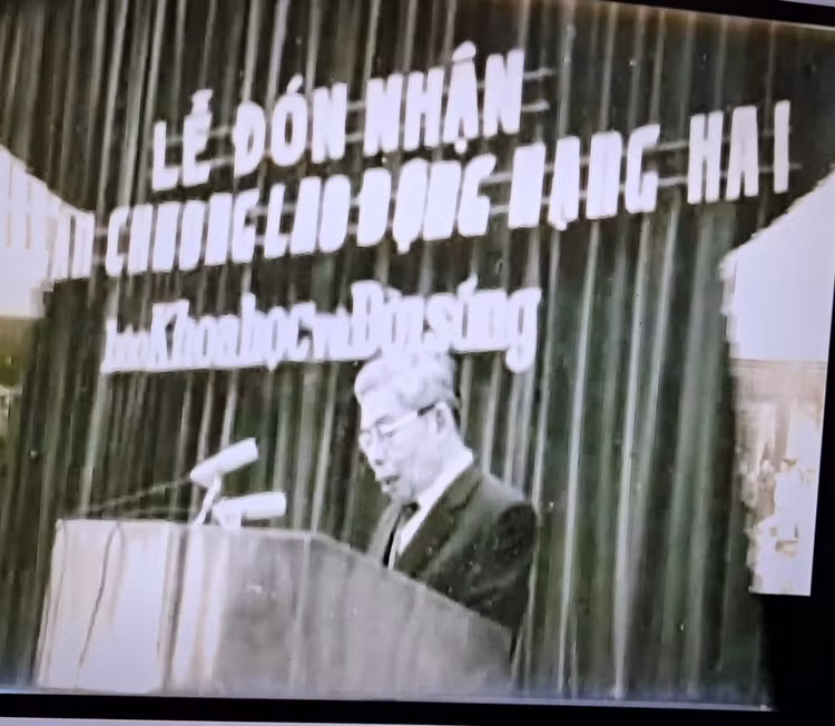 GS.VS Trần Đại Nghĩa phát biểu tại lễ kỷ niệm 20 năm thành lập Báo Khoa học và Đời sống.