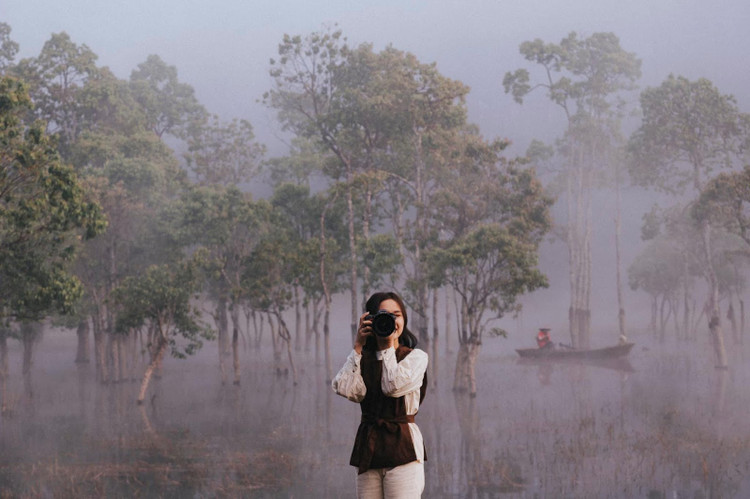 Du khách chụp ảnh tại suối Tía. Nguồn ảnh: Quang Đà Lạt