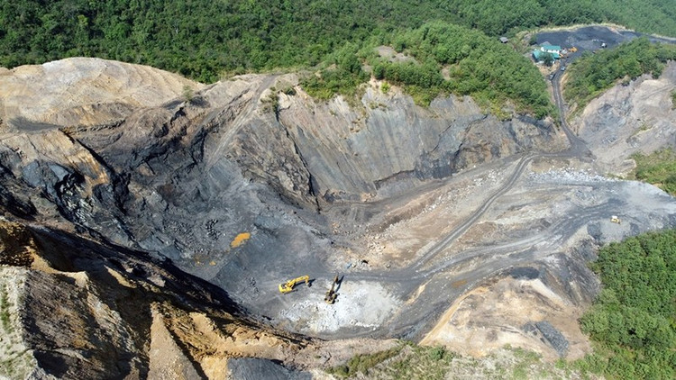 Công ty CP khoáng sản Kim Bôi phải lập thủ tục hồ sơ và thực hiện nghĩa vụ tài chính theo quy định. Kinh phí đóng cửa mỏ là 1.092.453.000 đồng. Thời gian thực hiện đề án đóng cửa mỏ 24 tháng.