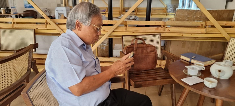 Ông Hồ Minh Tiến phản ảnh với phóng viên