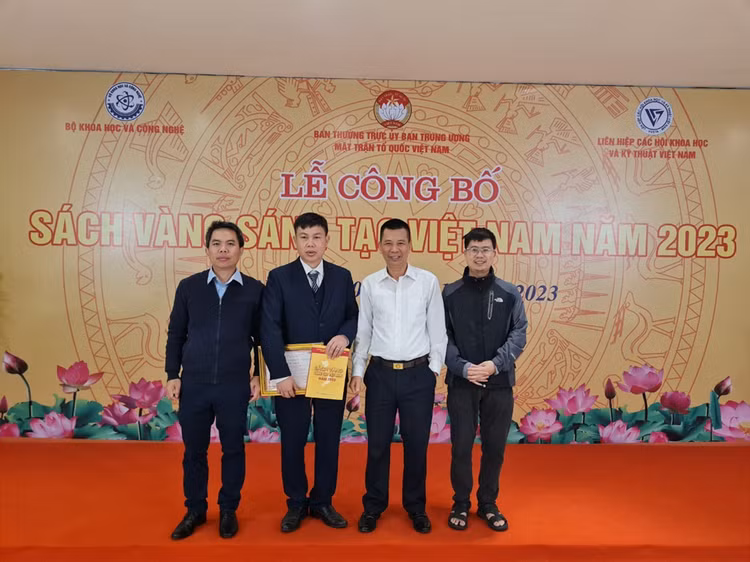 ThS Lưu Hải Âu cùng các thành viên thực hiện đề tài. ThS Lưu Hải Âu cùng các thành viên thực hiện đề tài.