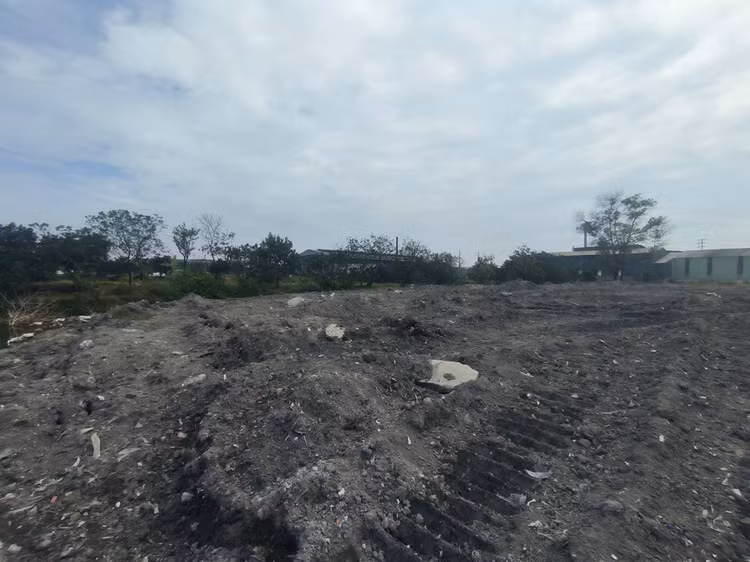 Khu đất VAC thuộc quyền sở hữu của ông Lưu Quang Lợi, được ông Ngô Xuân Lợi thuê lại để đổ chất thải.