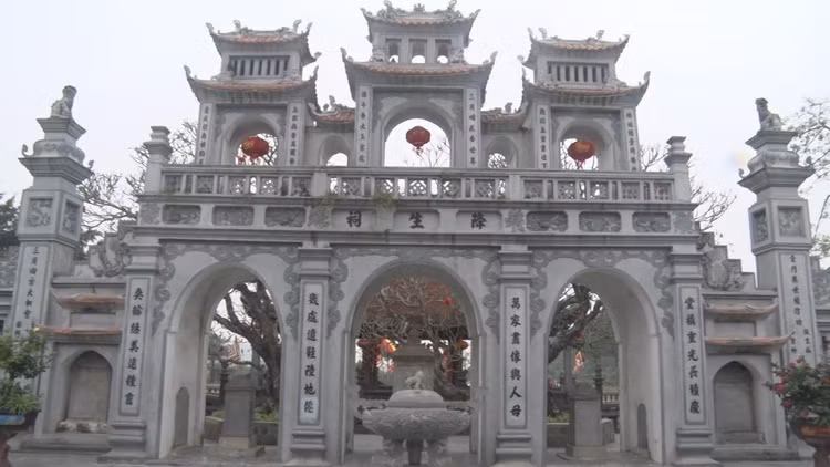 Phủ Vân Cát không thấy treo biển tên di tích.