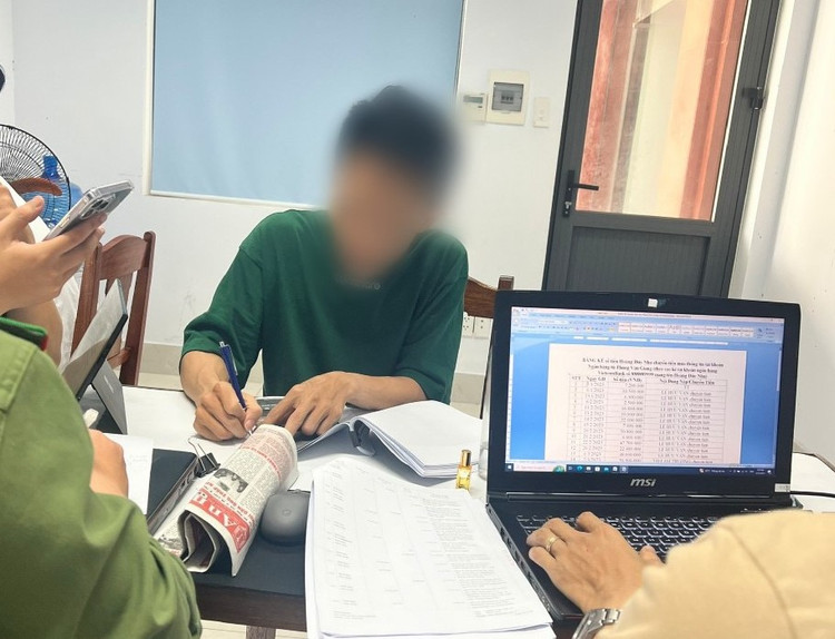 Đối tượng tại cơ quan công an