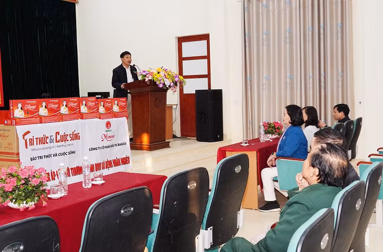 Đồng chí Nguyễn Văn Tuấn, Bí thư Đảng ủy, Giám đốc Trung tâm đã thay mặt 40 thương bệnh binh nặng của 21 tỉnh thành phố trên toàn quốc và 30 cán bộ viên chức của Trung tâm cảm ơn Báo Tri thức &amp; cuộc sống, Cty cổ phần Bagico không chỉ động viên chăm sóc các thương bệnh binh mà cả các y bác sĩ của trung tâm để các anh chị có sức khỏe tốt, phục vụ các thương bệnh binh được tốt hơn.