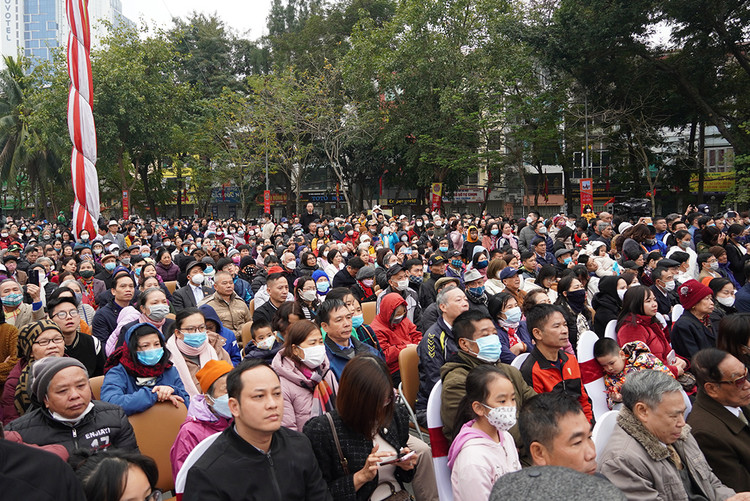 Hội Gò Đống Đa lại có một ý nghĩa đặc biệt quan trọng - lễ hội lưu giữ niềm tự hào, sự quật cường của cả một dân tộc và được tổ chức để tưởng nhớ chiến công lẫy lừng của vua Quang Trung - người Anh hùng “áo vải, cờ đào” trong lịch sử chống giặc ngoại xâm của dân tộc.