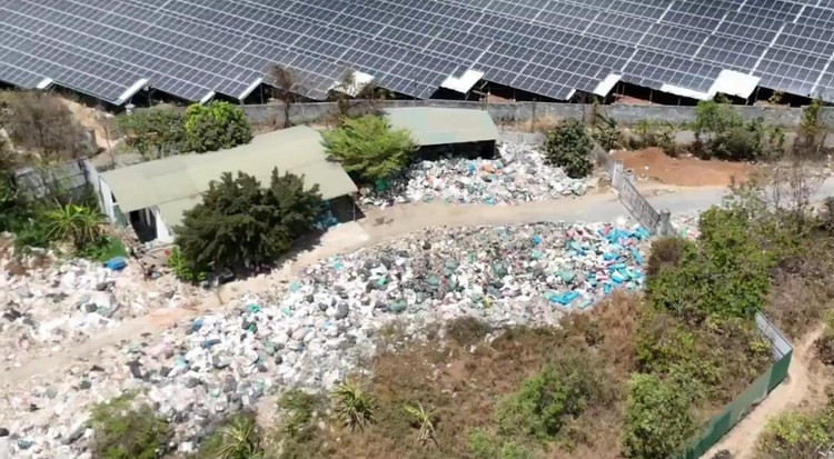 Bãi phế liệu của hộ ông Nguyễn Công Khu tại thôn 12, xã Hòa Phú, TP Buôn Ma Thuột.