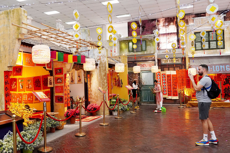 Anh Yehlem, du khách Pháp lưu giữ lại những hình ảnh về Tết truyền thống của Việt Nam.