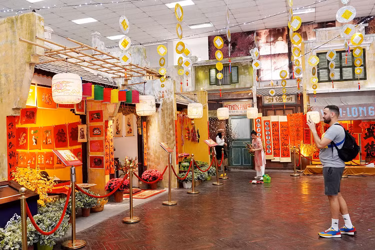 Anh Yehlem, du khách Pháp lưu giữ lại những hình ảnh về Tết truyền thống của Việt Nam.