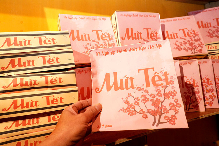 Mứt Tết cũng sẽ không thể thiếu được trong mỗi gia đình.