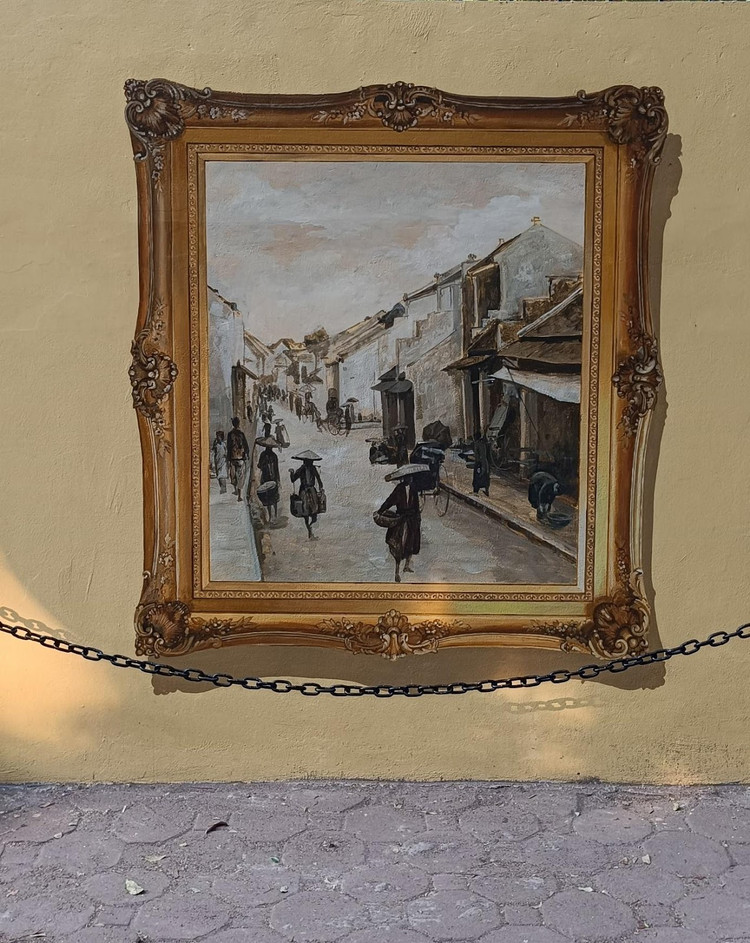 Đặc biệt hơn, nơi đây còn có tác phẩm mô phỏng “tranh Phố” của họa sĩ Bùi Xuân Phái với sự cổ kính mà rất hiện thực.