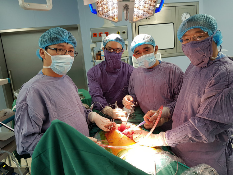 Bệnh viện TWQĐ 108 thực hiện phẫu thuật cắt bỏ u GIST trực tràng kích thước lớn thành công cho bệnh nhân nam, 57 tuổi, quê ở Bắc Giang - Ảnh: BVCC