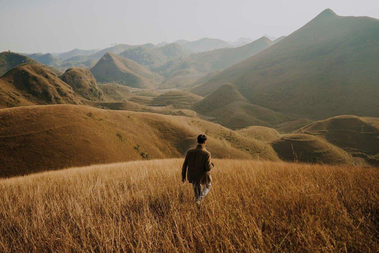 Đồi Ba Quáng mùa cỏ cháy là địa điểm du lịch yêu thích của du khách. Nguồn ảnh: Thái Dương AC.