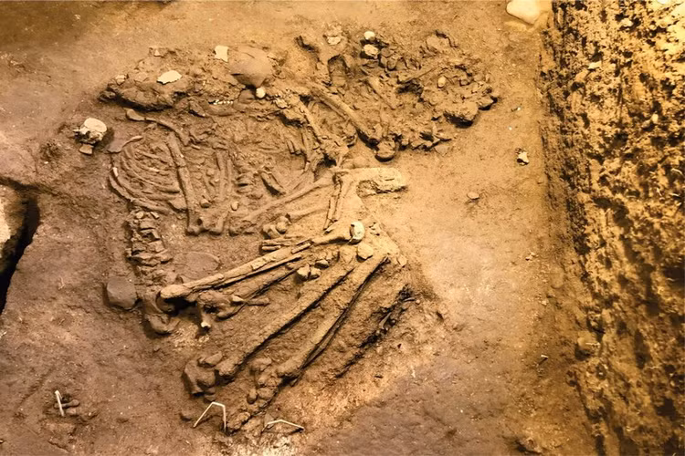 Mộ táng 10.000 năm tuổi được phát hiện ở quần thể danh thắng Tam Chúc. Ảnh: Tiền Phong.