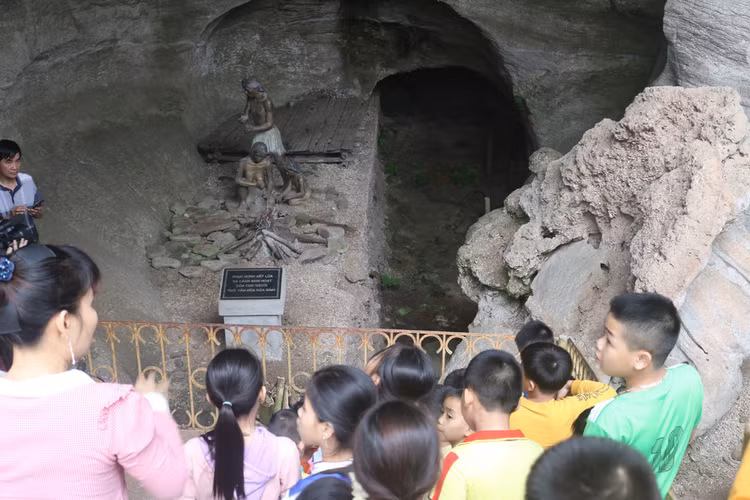 Hang Xóm Trại. Ảnh: Báo Hòa Bình.