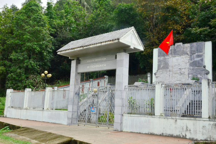 Di tích Bản Ca thuộc xã Bình Trung, huyện Chợ Đồn - Nơi Bác Hồ đã ở và làm việc năm 1947. Ảnh: Cổng thông tin điện tử tỉnh Bắc Kạn.