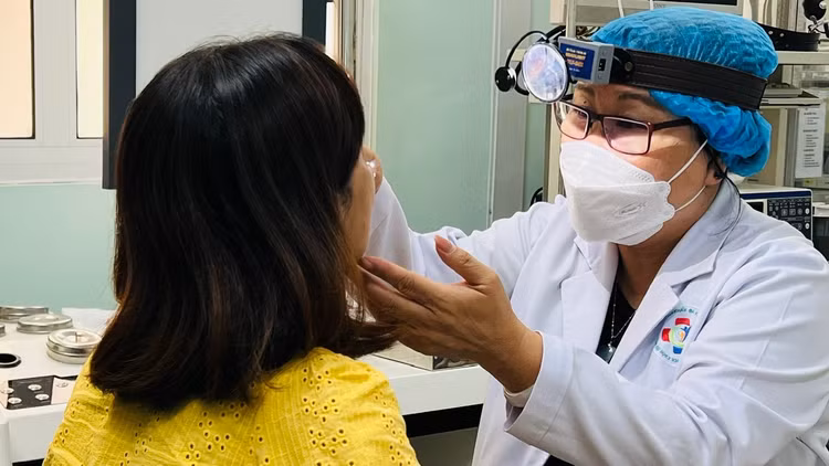 PGS.TS Nguyễn Thị Ngọc Dung tại phòng khám đa khoa Trường Đại học Y khoa Phạm Ngọc Thạch.