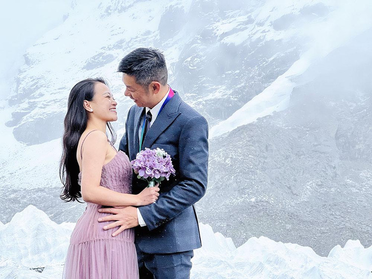 Được biết, ở độ cao 5.364 mét trên Everest, thời điểm tổ chức buổi lễ này, nhiệt độ ngoài trời là -8 độ C, một điều kiện thời tiết vô cùng khắc nghiệt.