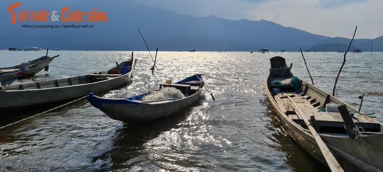 Giống với xứ cố đô mơ màng, đầm Lập An Huế cũng mang trong mình nét đẹp tĩnh lặng, lãng mạn nhưng không kém phần hùng vĩ mà thiên nhiên ban tặng.