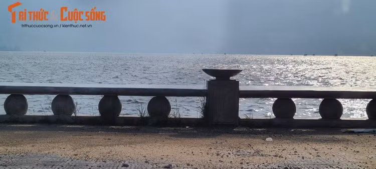 Vào lúc hoàng hôn, non nước nơi đây càng thêm lung linh huyền ảo.