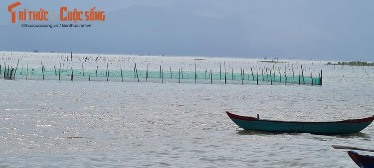 Đến Lập An, du khách ngẩn ngơ trước vẻ dịu êm mà hùng vĩ của nơi đây.