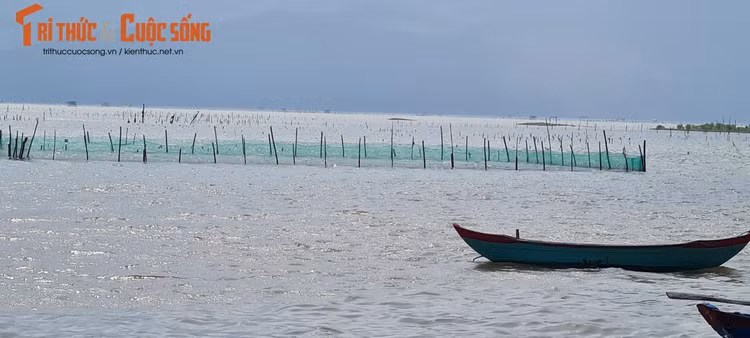 Đến Lập An, du khách ngẩn ngơ trước vẻ dịu êm mà hùng vĩ của nơi đây.