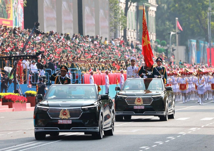 Hoạt động diễu binh, diễu hành là tâm điểm trong Lễ kỷ niệm 50 năm Ngày Giải phóng miền Nam, thống nhất đất nước. Thu hút sự quan tâm của đông đảo quần chúng nhân dân TP HCM, đồng bào cả nước và du khách quốc tế.