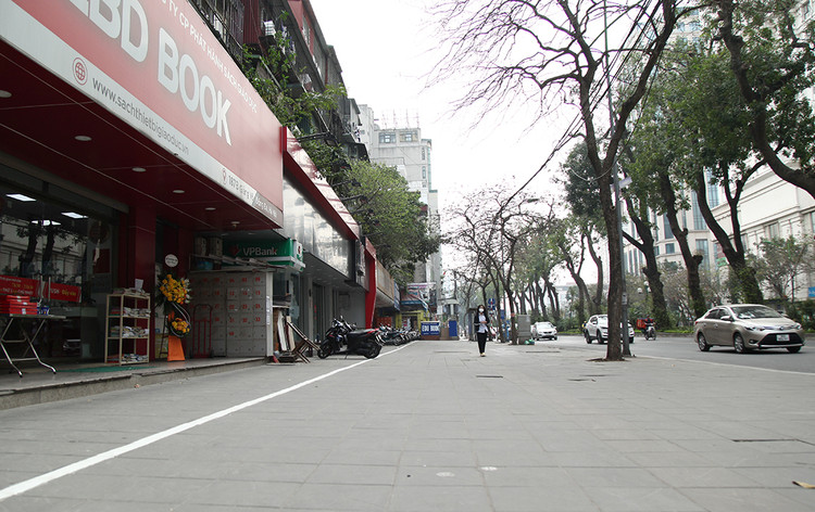 Việc vỉa hè dành cho người đi bộ đang được rất nhiều người dân ủng hộ.