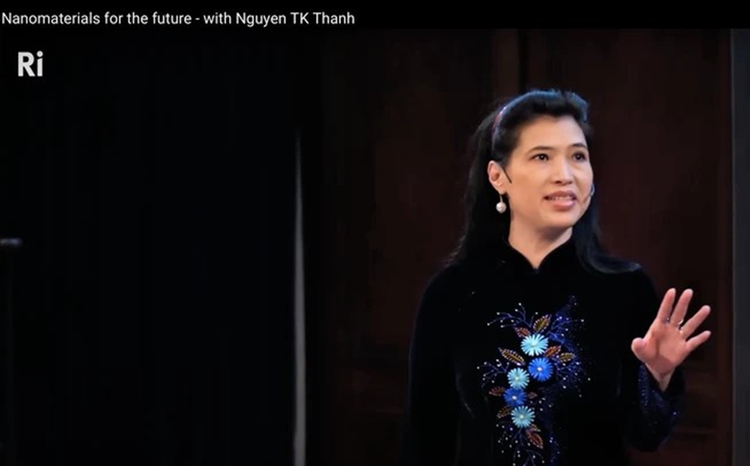 Giáo sư Nguyễn Thị Kim Thanh giảng bài trong chương trình thuyết giảng khoa học lâu đời và nổi tiếng thế giới Friday Evening Discourses (FED) của Viện Hoàng gia Vương quốc Anh (Ri).