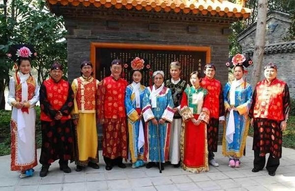 Người dân tại làng Yêu Trạm trong những ngày lễ, tết. (Ảnh Sohu)