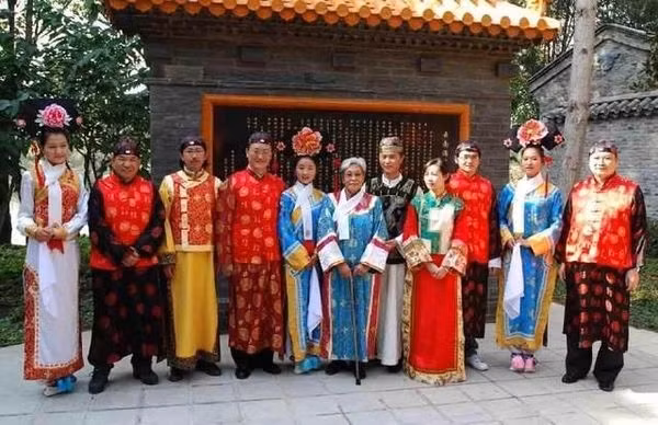 Người dân tại làng Yêu Trạm trong những ngày lễ, tết. (Ảnh Sohu)