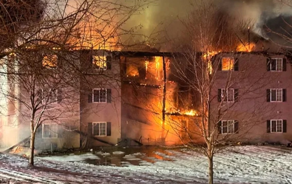 Vụ cháy đã thiêu rụi 2 tòa nhà nhưng may mắn không có thương vong về người. (Ảnh: Gofundme)