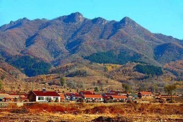 Ngôi làng Yêu Trạm, nơi duy trì phong tục nội hôn nghiêm khắc. (Ảnh Sohu)