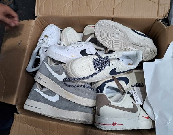 Tết cận kề, hàng giả, hàng nhái được đưa ra thị trường nhiều hơn. (Nguồn: QLTT)