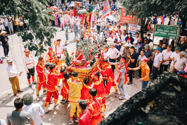 Lễ hội truyền thống ở đền Xám. Ảnh: Cổng TTĐT Xã Hồng Quang.