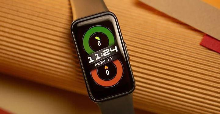 Vòng đeo tay thông minh Huawei Band 8.