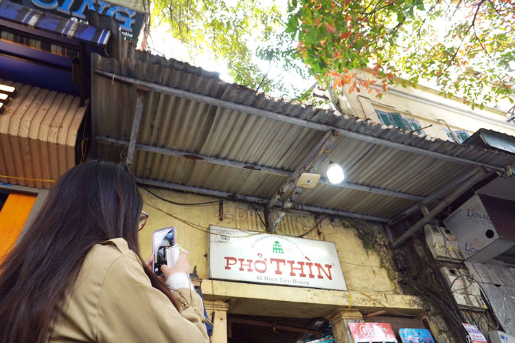 Phở Thìn Bờ Hồ tại 61 phố Đinh Tiên Hoàng, Hoàn Kiếm, Hà Nội.