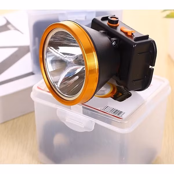 Sử dụng đèn tích điện kém chất lượng rất dễ gây cháy nổ. Ảnh minh họa