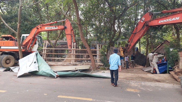 Trong đợt này xử lý 10 trường hợp, sau 30/4 sẽ tiếp tục cưỡng chế các trường hợp kinh doanh xây dựng trái phép còn lại